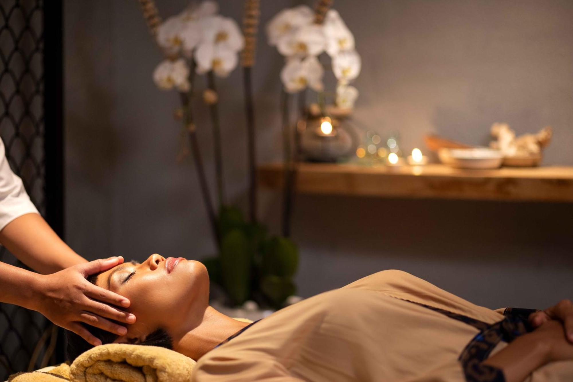 Grand Mercure Bali Seminyak מראה חיצוני תמונה Thai head massage